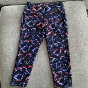 Old Navy Active cropped workout leggings- M
